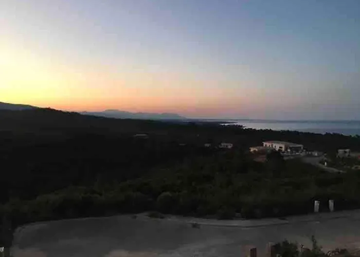 Beautiful U Mare Sea And Mountain View 萨里索伦札拉